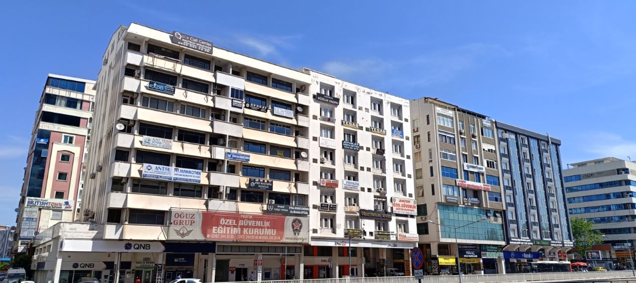 Antalya'da Reklam Tabelası Alarm