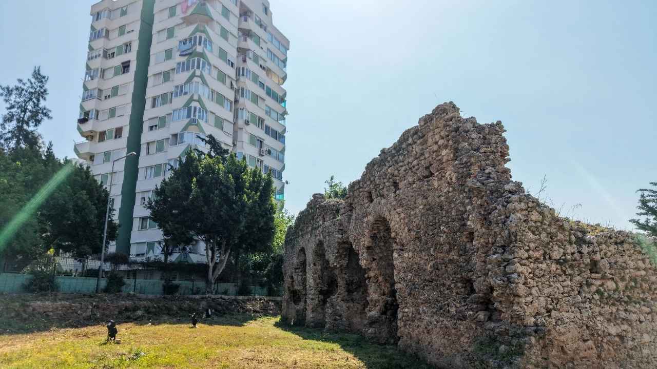 Antalya'da Roma Hamamı Lüks Konutların Arasında Kaldı! 4