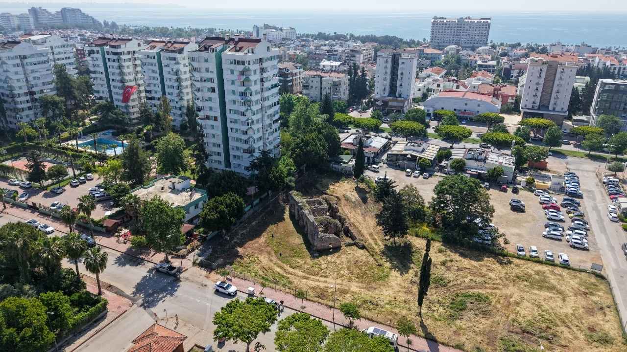 Antalya'da Roma Hamamı Lüks Konutların Arasında Kaldı! 5