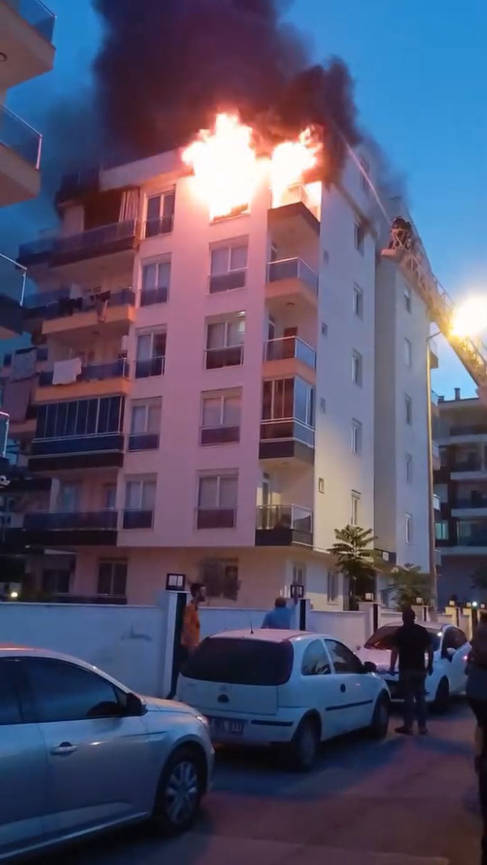Antalya'da Sarj Cihazı Fac*aya Davetiye Çıkarıyordu