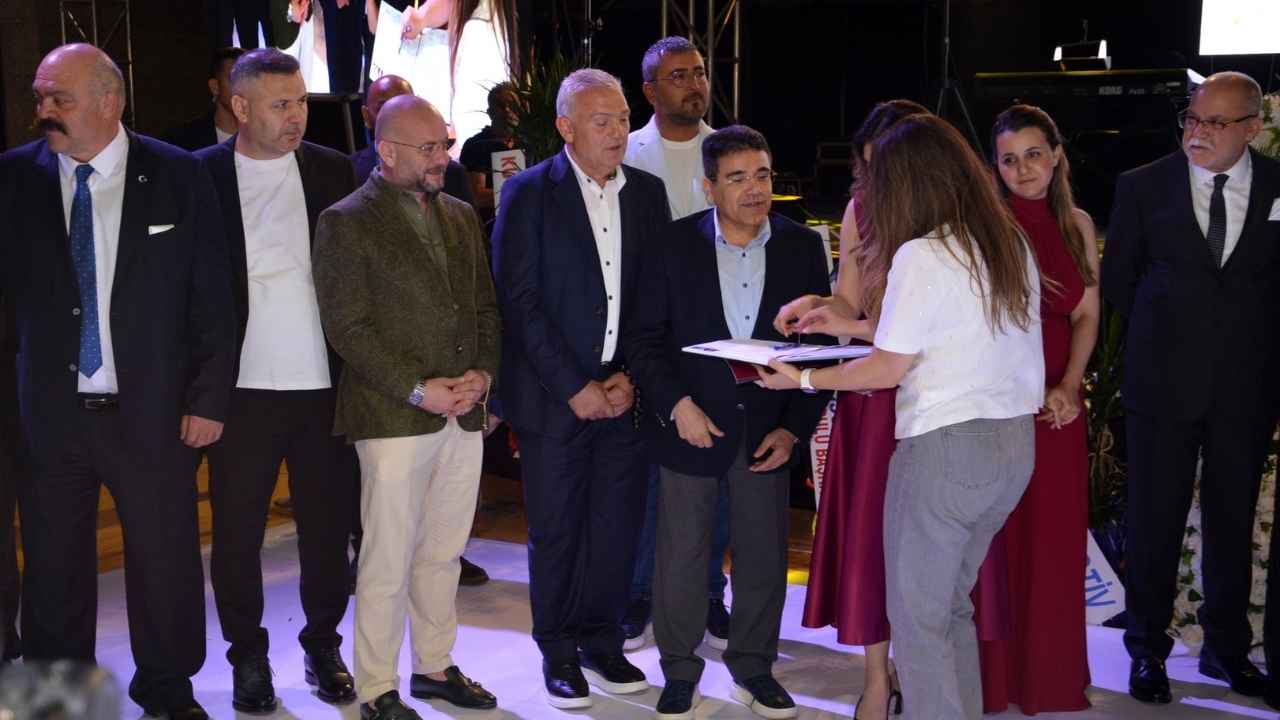 Antalya'da Spor Ve Siyaset Dünyasını Buluşturan Düğün! 40 Kişi Şahitlik Yaptı 3