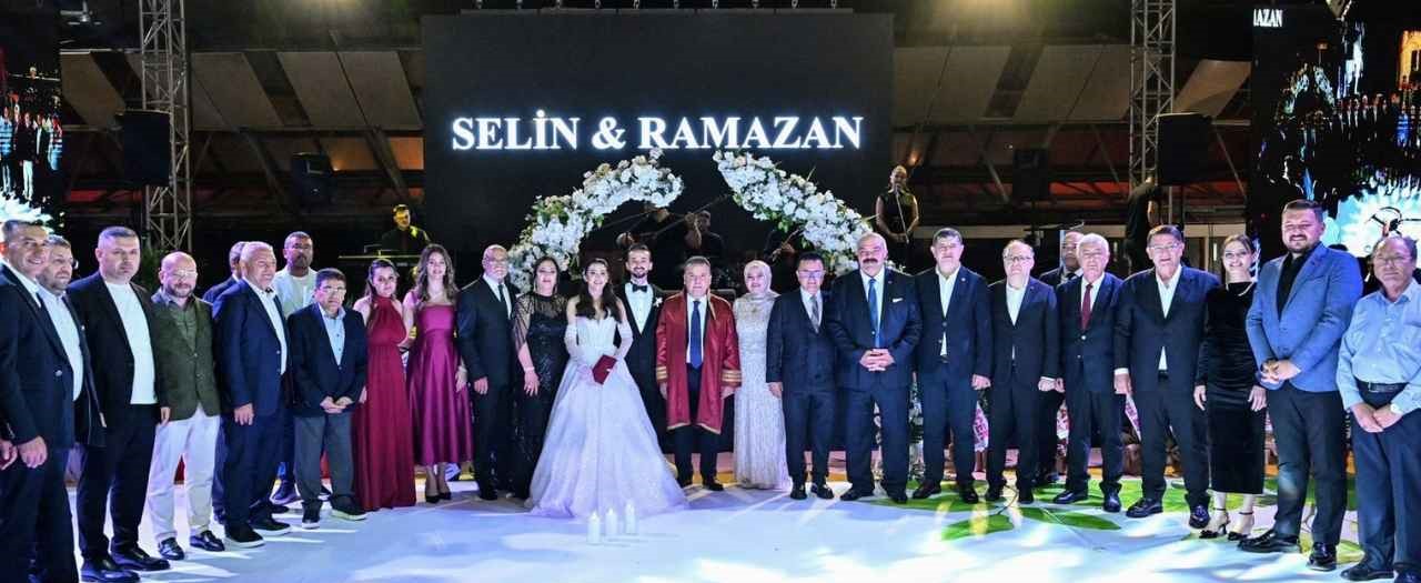 Antalya'da Spor Ve Siyaset Dünyasını Buluşturan Düğün! 40 Kişi Şahitlik Yaptı 4