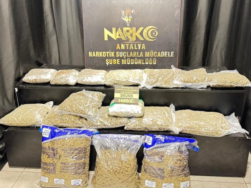 Antalya'da Ticaretini Yapacaklardı Yakalandılar! 21 Kilo Madde Ele Geçirildi 2