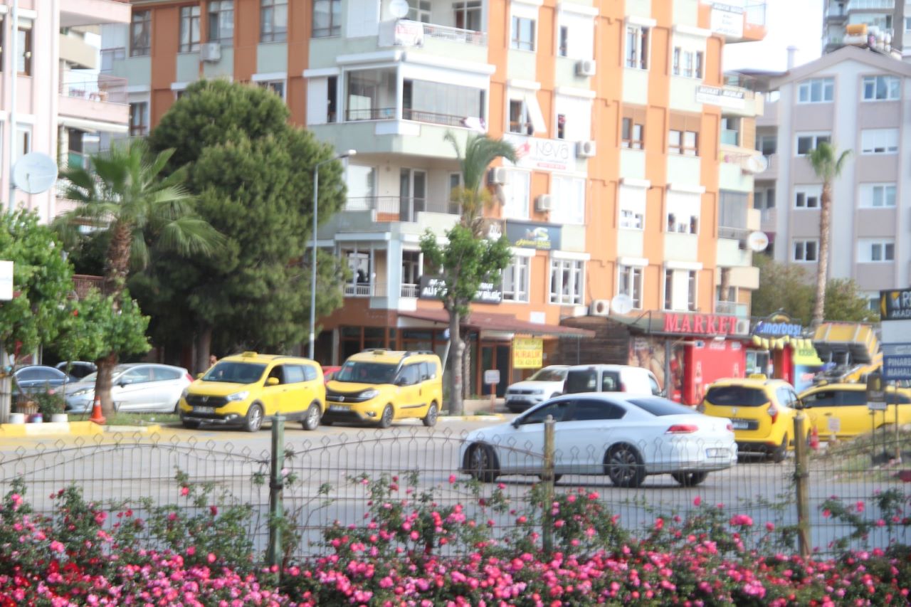 Antalya'da Üniversite Caddesi Dönüşü Trafiğe Açıldı
