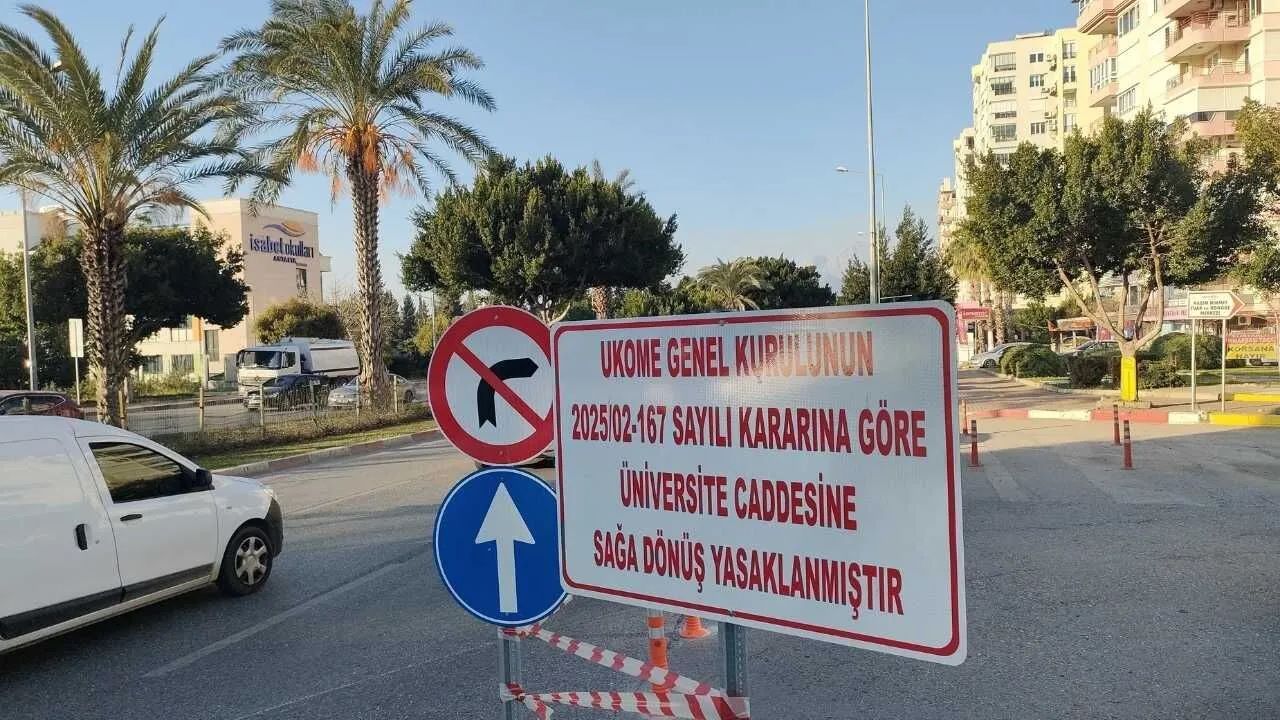 Antalya'da Üniversite Caddesi Dönüşü Trafiğe Açıldı