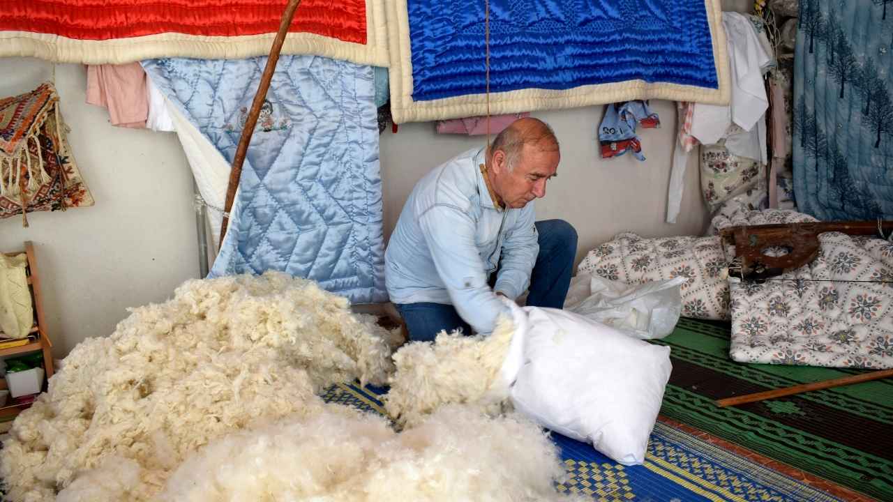 Antalya'da Uzun Yastık Dönemi Bitti! Artık 'Küstüm Yastığı' Var  2