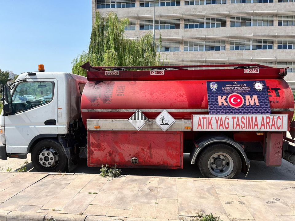 Antalya'nın 6 İlçesinde Operasyon Yüklü Miktarda Kaçak Ürün Bulundu 2