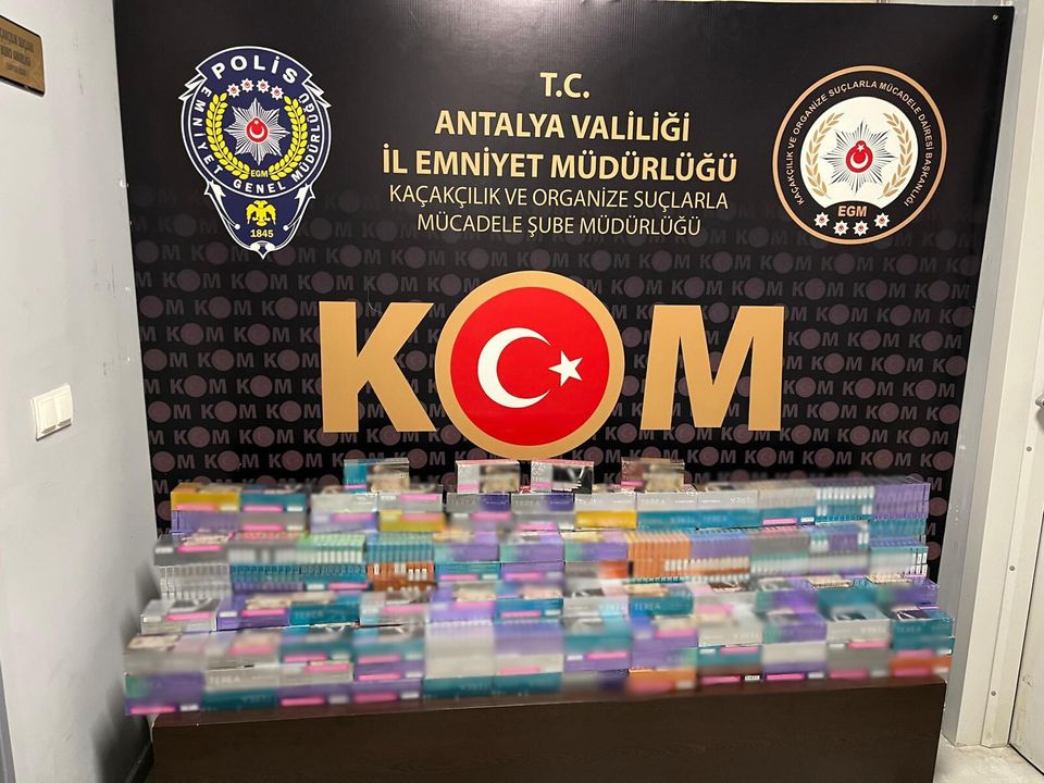 Antalya'nın 6 İlçesinde Operasyon Yüklü Miktarda Kaçak Ürün Bulundu 4