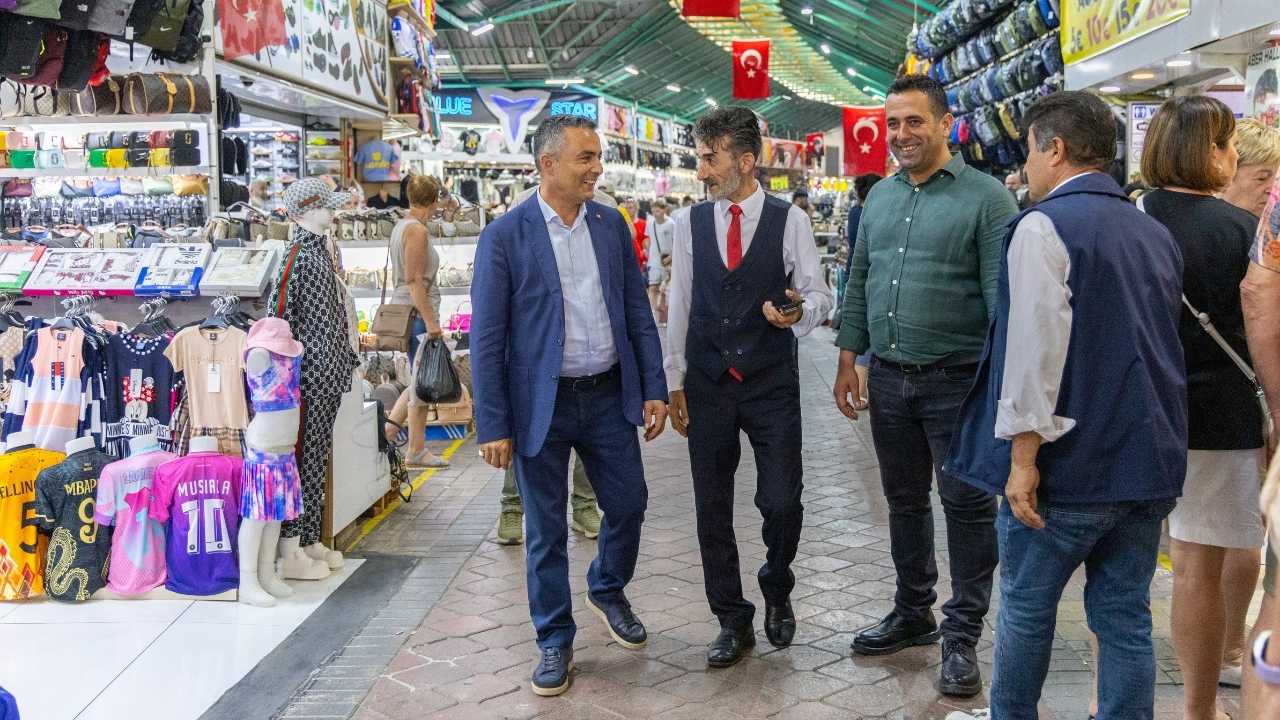 Başkan Kara Pazarda Vatandaşların Nabzını Tuttu2