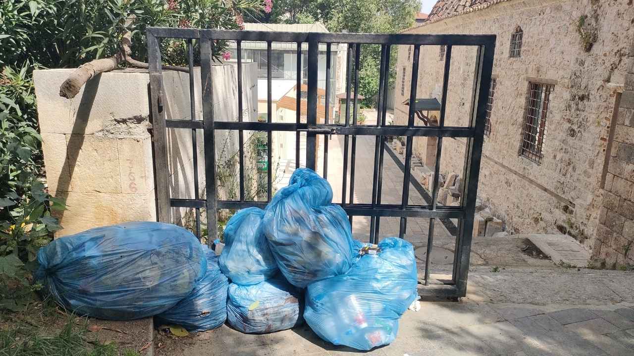 Bu Görüntüler Antalya'ya Yakışmıyor! Kaleiçi'nde Çöp Krizi 2