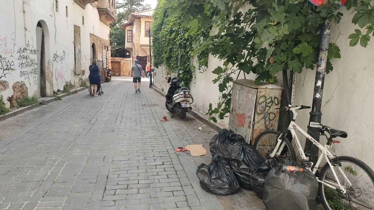 Bu Görüntüler Antalya'ya Yakışmıyor! Kaleiçi'nde Çöp Krizi 5