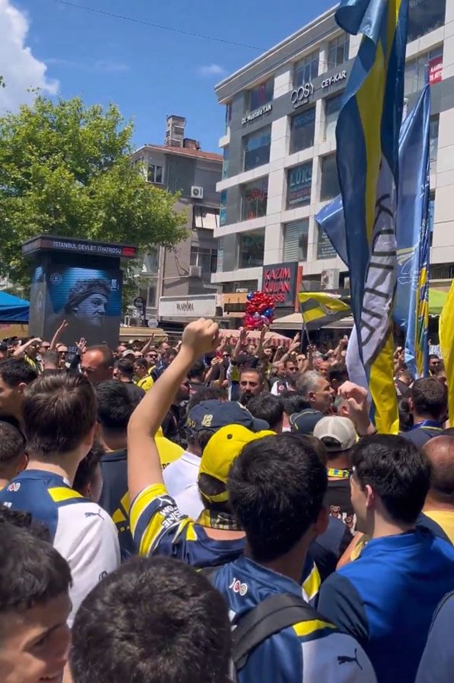 Fenerbahçe Taraftarından "Ali Koç İstifa" Yürüyüşü