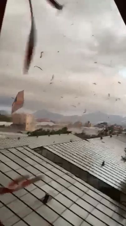 Gazipaşa’da Hortum Felaketi! Seralar Yıkıldı, Çatılar Uçtu 2