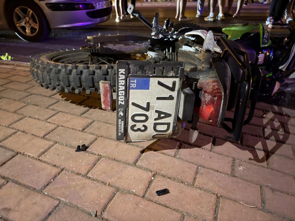 Gazipaşa'da Motosiklete Çarpan Otomobil Sürücüsü Kaçtı