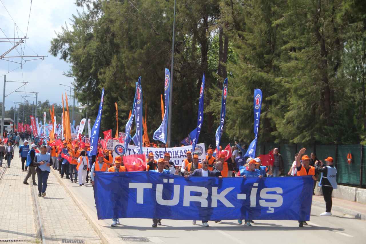 Antalya’da 1 Mayıs Coşkusu Yaşandı 4
