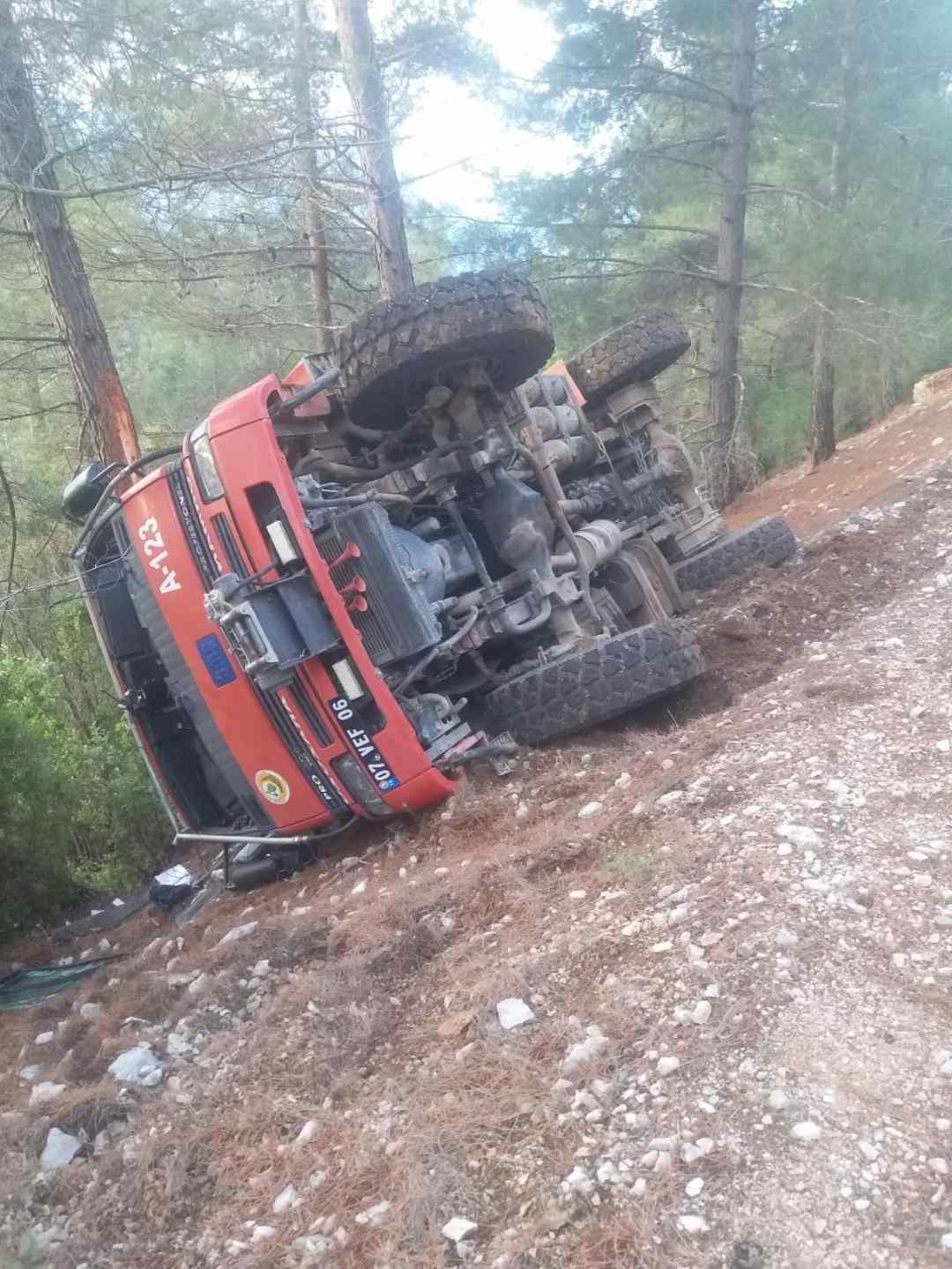 Antalya’da Yangına Giden Arazöz Devrildi 2