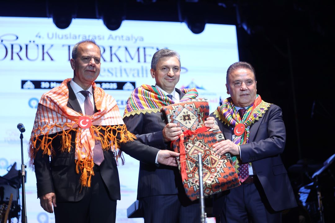 Kıraç Antalya'da Müzik Ziyafeti Verdi! 1,