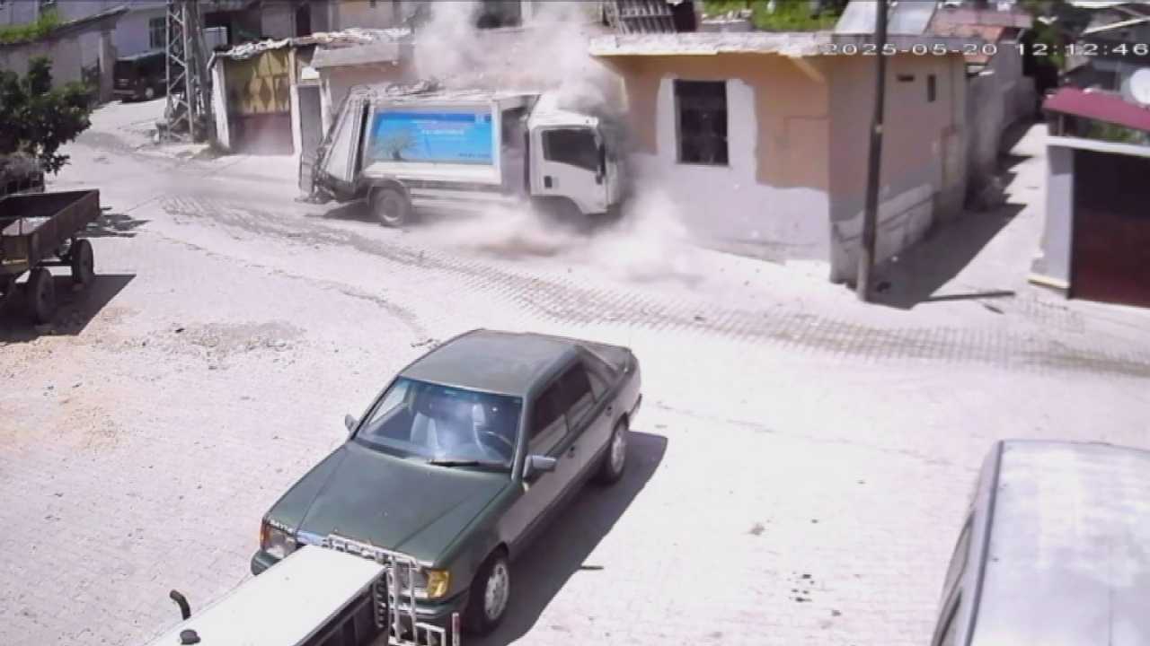 Hatay’da Çöp Kamyonunun Çarptığı Bina Çöktü 3