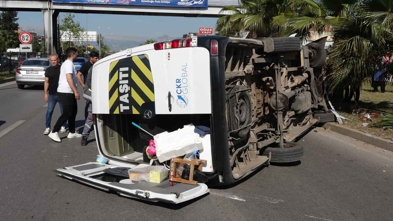Kepez’de Görevliler Yaralı Sürücünün Elini Bırakmadı 2