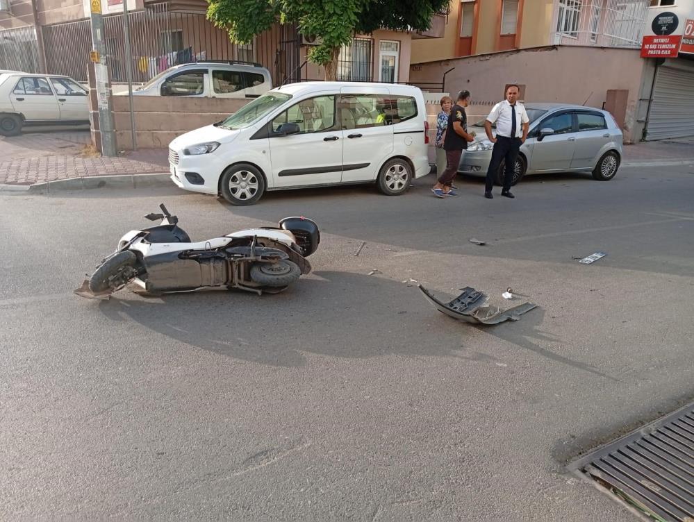 Kepez'de İşe Giden Kadına Çarpan Araç Kaçtı