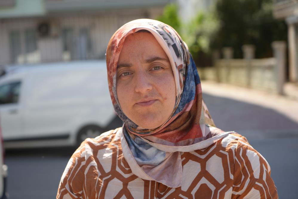 Kepez'de İşe Giden Kadına Çarpan Araç Kaçtı