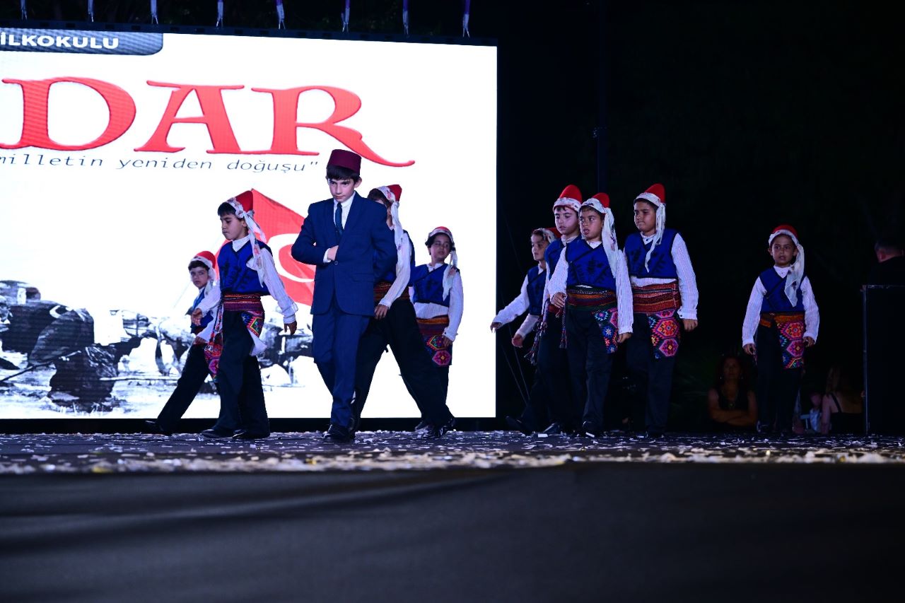 Konyaaltı İlkokulu'nun Minik Yüreklerinden Büyük Gösteri