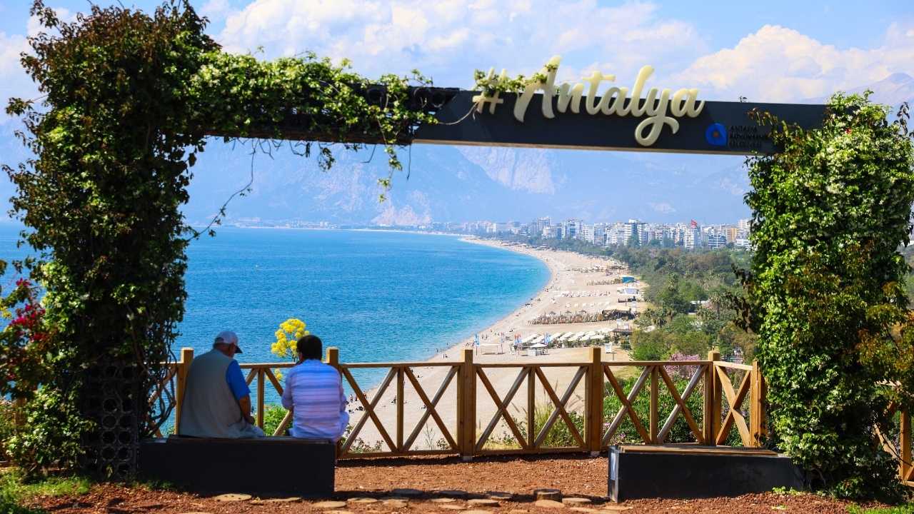 Konyaaltı Sahili Sezona Eksiksiz Hazırlanıyor 2
