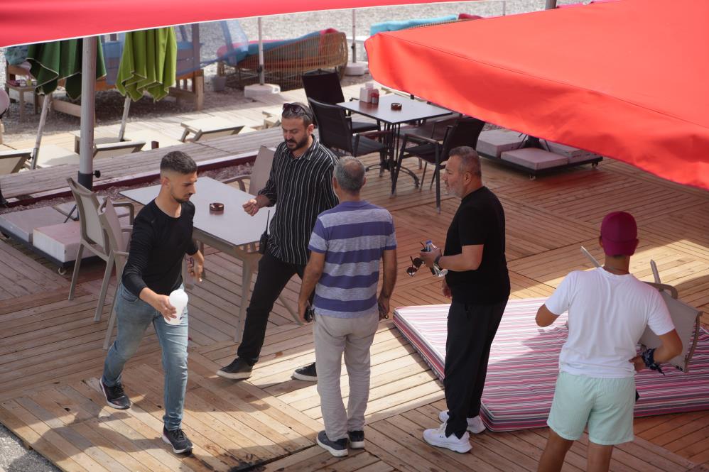 Konyaaltı Sahili'nde Kaçak Yapılar Söküldü! Gerginlik Yaşandı
