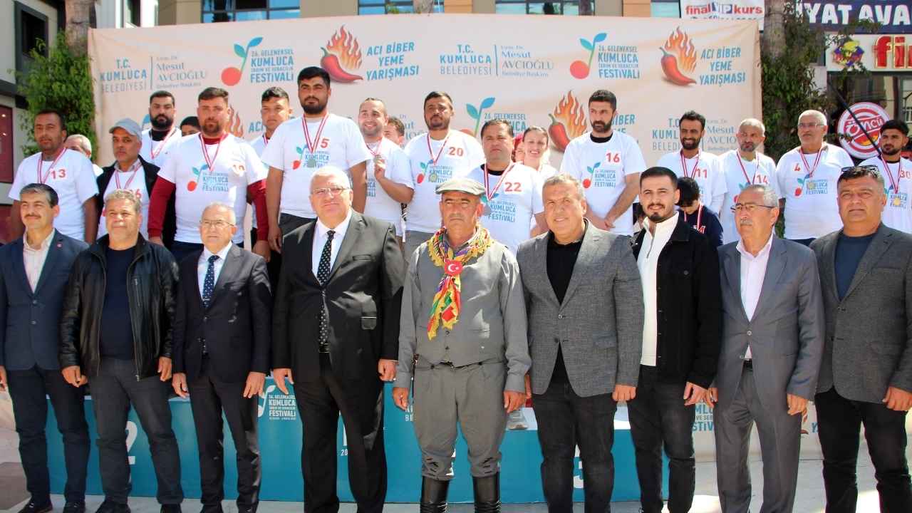 Kumluca'da Göz Yaşartan Yarışma! 3 Dakikada 398 Gram Acı Biber Yedi 2