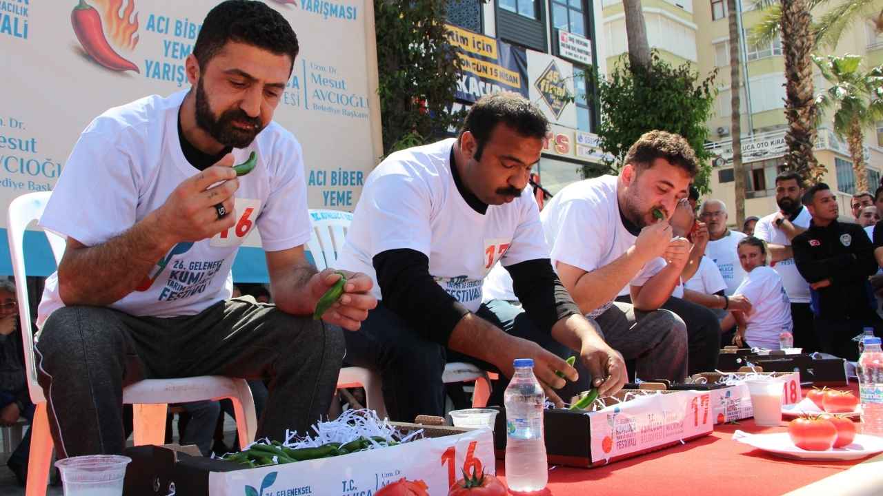 Kumluca'da Göz Yaşartan Yarışma! 3 Dakikada 398 Gram Acı Biber Yedi 4