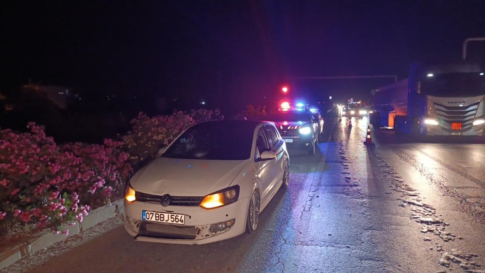 Manavgat Emniyet Şeridinden Geçen Otomobil Yayaya Çarptı