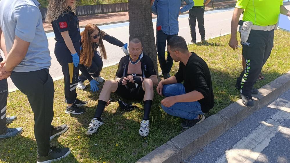 Manavgat'ta Bisiklet Yoluna Park Eden Araç Kazaya Neden Oldu