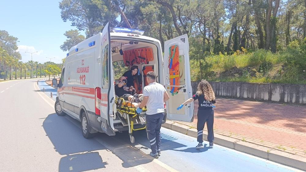 Manavgat'ta Bisiklet Yoluna Park Eden Araç Kazaya Neden Oldu