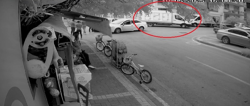 Manavgat’ta ‘Dur’ Tabelasını Kapattı! İki Otomobil Çarpıştı