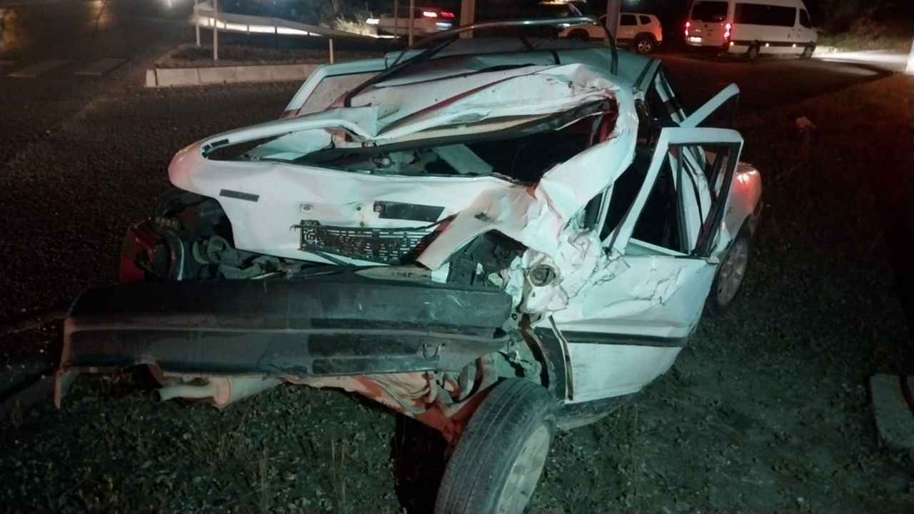 Manavgat'ta Kamyon Önce Otomobile Sonra Yüksek Gerilim Hattına Çarptı 3