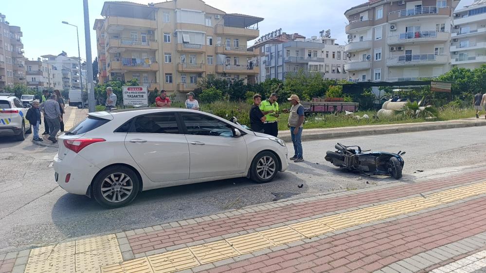 Manavgat'ta Kavşak Kazası! Sürücü Havada Taklalar Attı12