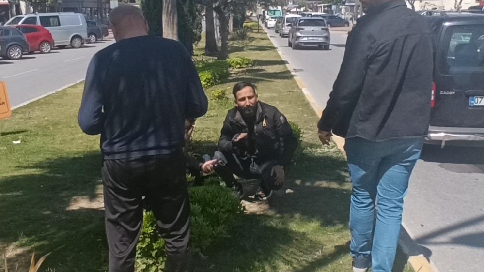 Manavgat’ta Motosiklet Park Yerinden Çıkan Otomobile Çarptı