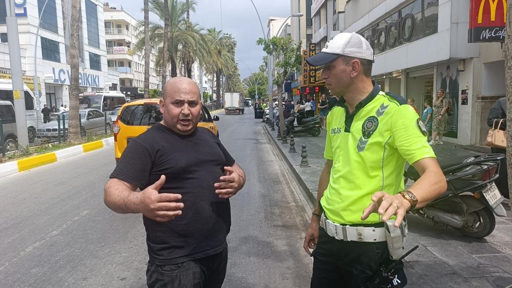 Manavgat’ta Otomobil Motosiklete Çarpıp Sürükleyerek Kaçtı