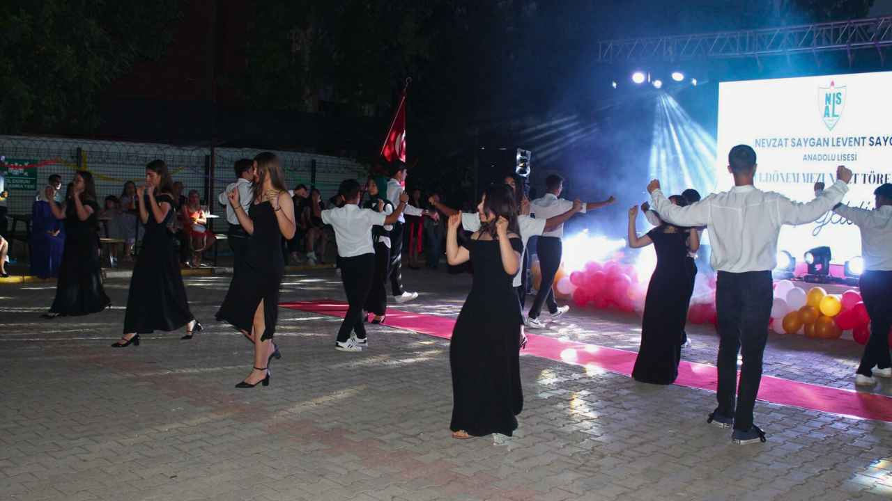 Nevzat Saygan Levent Saygan Anadolu Lisesi 14. Dönem Mezunlarını Uğurladı 6