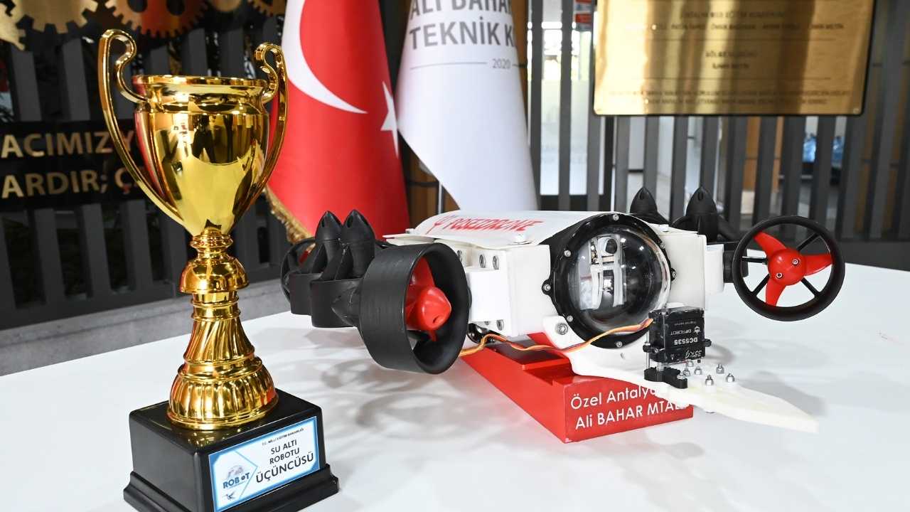 Uluslararası Robot Yarışmasında Antalya Rüzgarı Esti 2