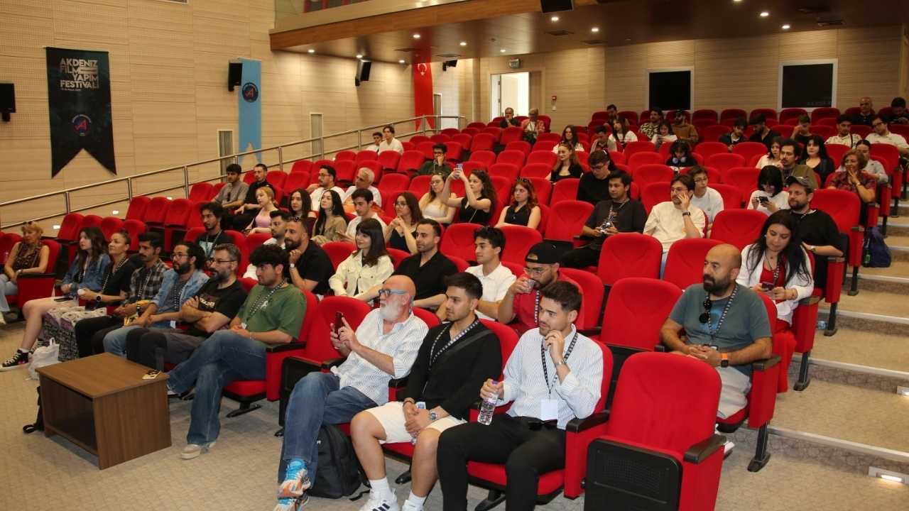 Usta Yönetmen Akdeniz Üniversitesi’nde Öğrencilerle Buluştu 3
