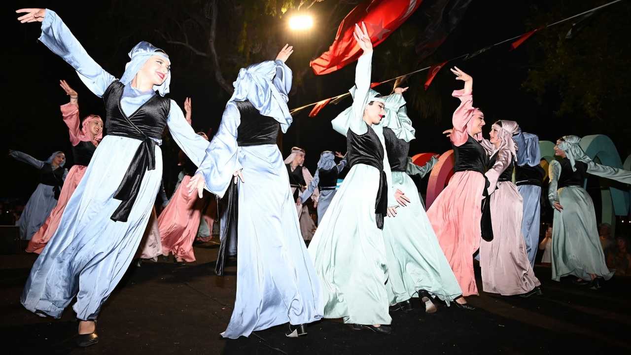 11. Güneşin Evi Festivali Kemer’de 260 Kişilik Dans Gösterisi Büyüledi 2