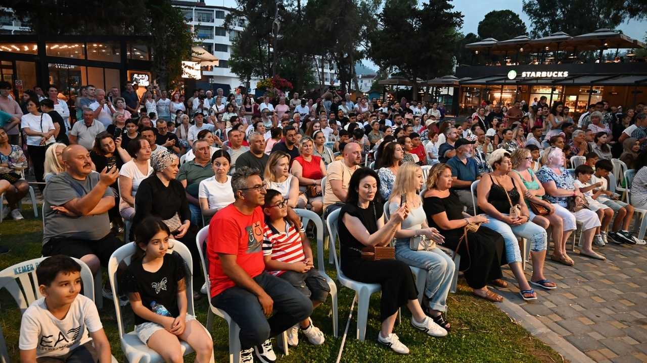 11. Güneşin Evi Festivali Kemer’de 260 Kişilik Dans Gösterisi Büyüledi 3