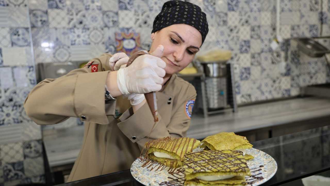 Adana’da Dondurmalı Tatlılar Menülerin Yıldızı Oldu 3