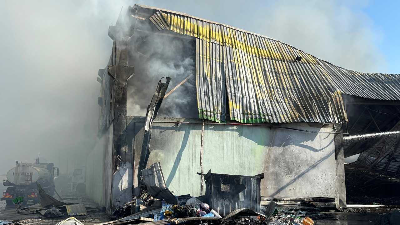 Adana’da Fabrikada Çıkan Yangın Kontrol Altına Alındı2