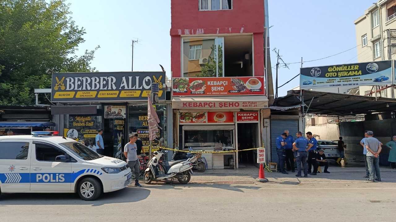 Adana’da “Karını Al Git” Diyen Annesinin Boğazını Kesti 3