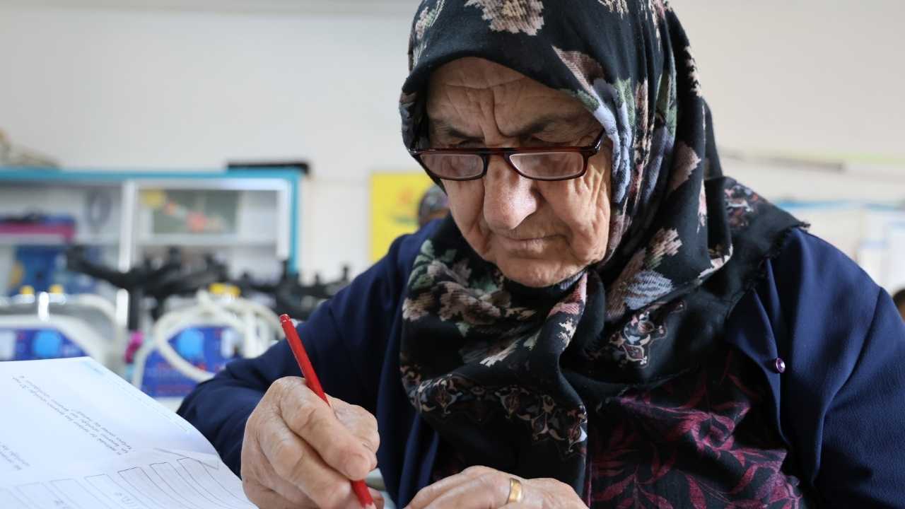 Adanalı Ninelerin Okuma Azmi Takdir Topladı 2