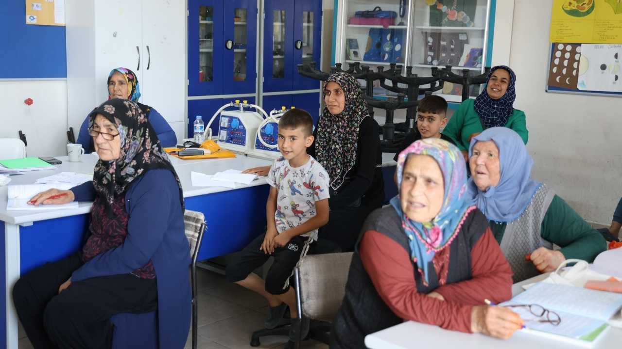Adanalı Ninelerin Okuma Azmi Takdir Topladı 3