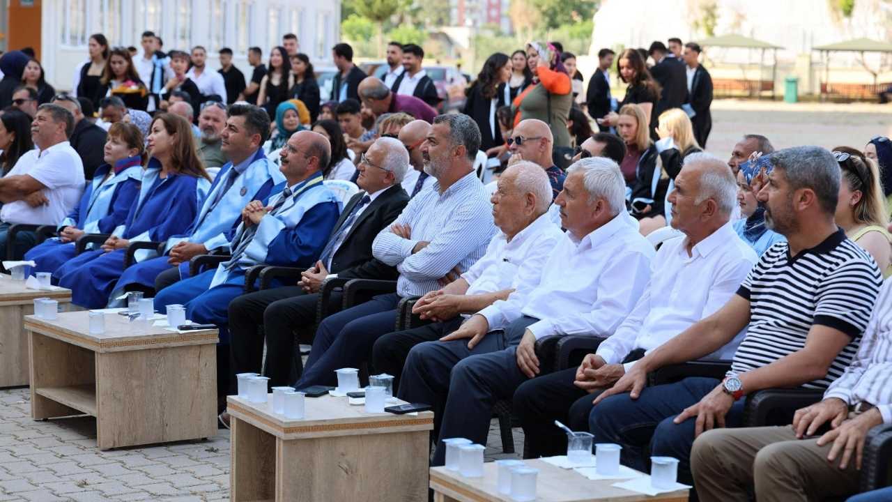 Akdeniz Üniversitesi Kumluca Myo’da Mezuniyet Coşkusu 4