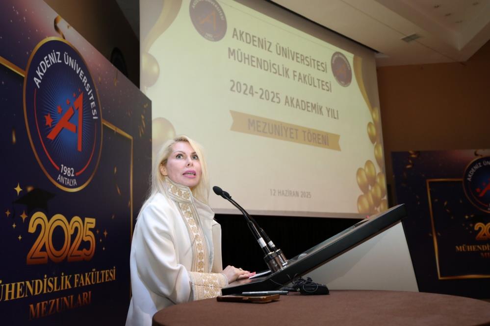 Akdeniz Üniversitesi Mühendislik Fakültesi’nde Mezuniyet Coşkusu